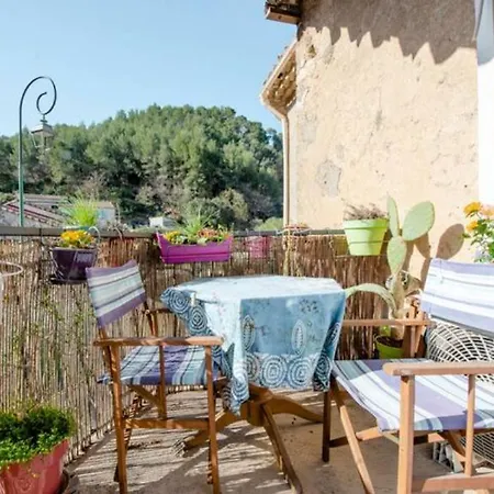 Aude En Provence Bed & Breakfast *