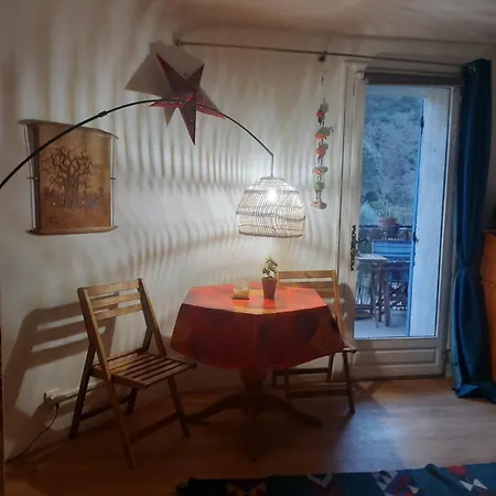 Aude En Provence Bed & Breakfast *